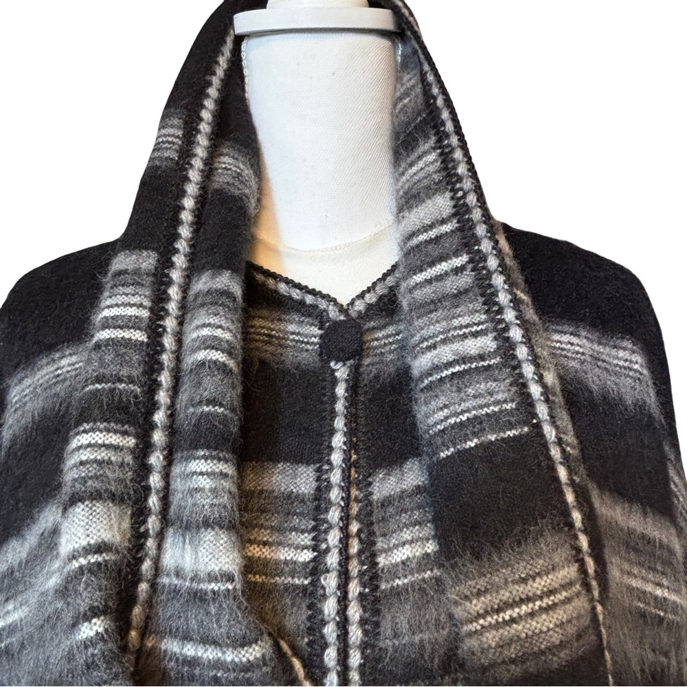 Celitas Design Alpaca Wool Elegant Black and Gray Women's Poncho Cape with Scarf - Picture 4 of 6